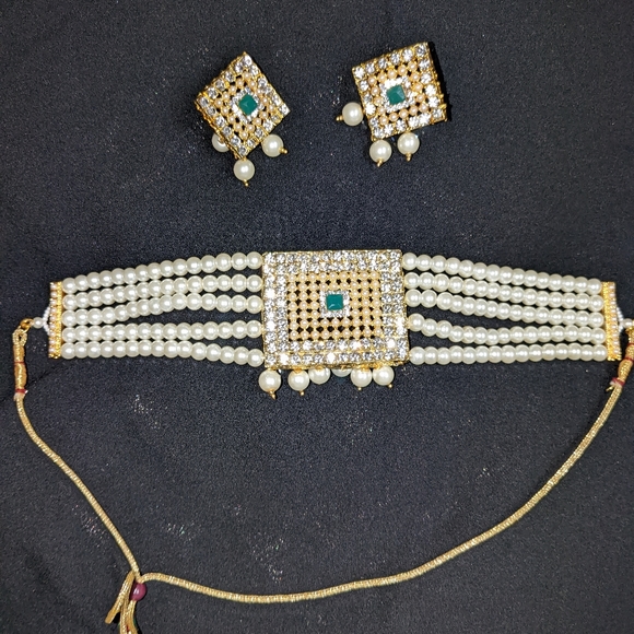 Green Pearl Choker Necklace Earrings Set  never worn - Picture 6 of 7